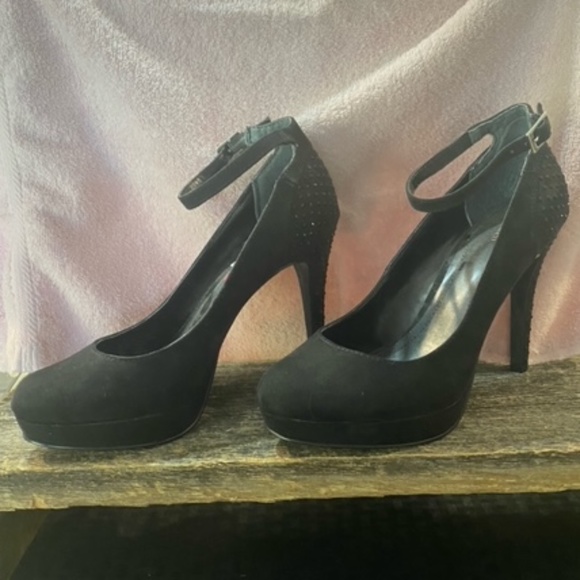 Black Pumps with Rhinestone accented heels - Picture 3 of 14